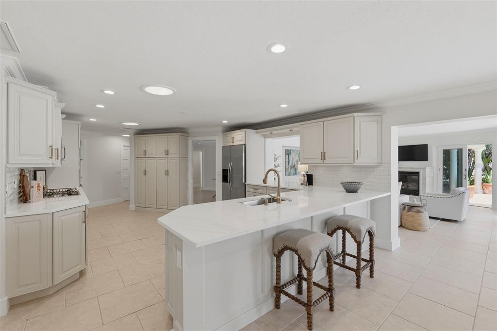 2080 Hawaii Avenue Northeast St. Petersburg, FL 33703 - Photo 12 of 58