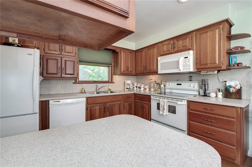 137 South McCoy Pl Road Sewickley, PA 15143 - Photo 12 of 25 Plenty of Cabinet and Counter Space!
