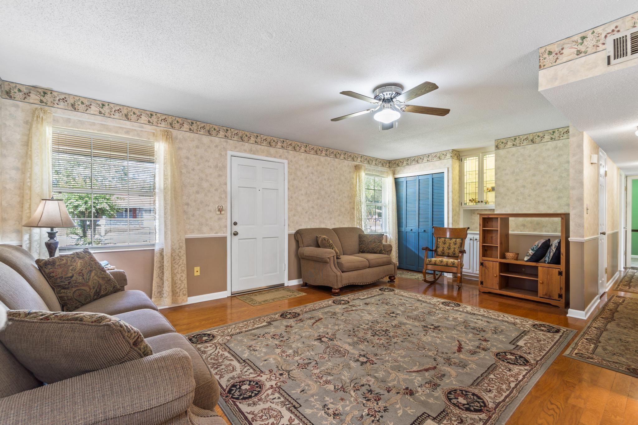 1409 Scott Road Niceville, FL 32578 - Photo 2 of 20 Living Room
