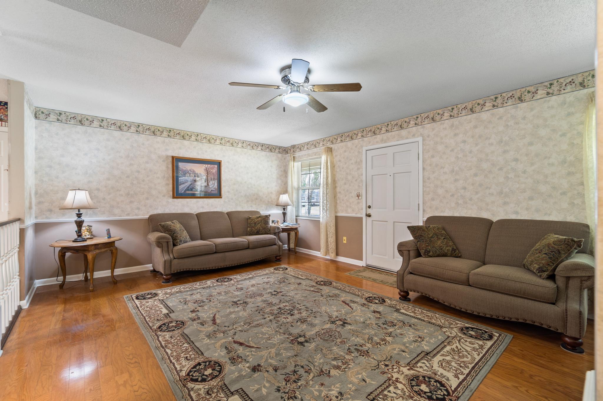 1409 Scott Road Niceville, FL 32578 - Photo 3 of 20 Living Room