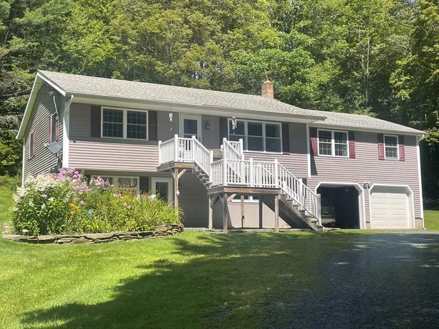 $525,000 | 561 Neal Road, Hartford, VT 05001