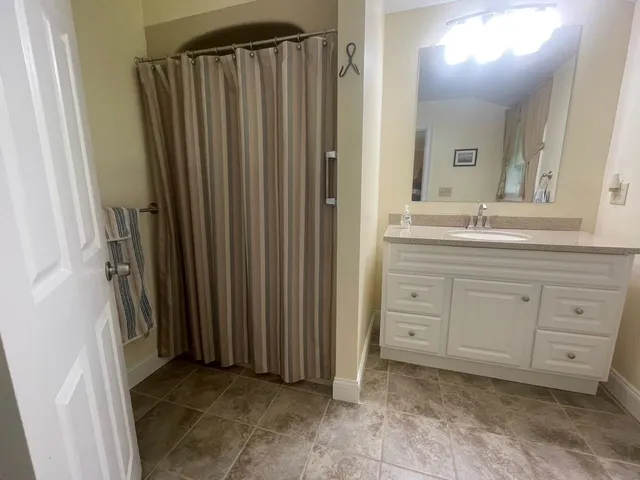 $525,000 | 561 Neal Road, Hartford, VT 05001