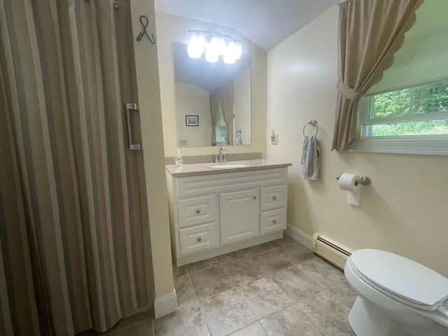 $525,000 | 561 Neal Road, Hartford, VT 05001