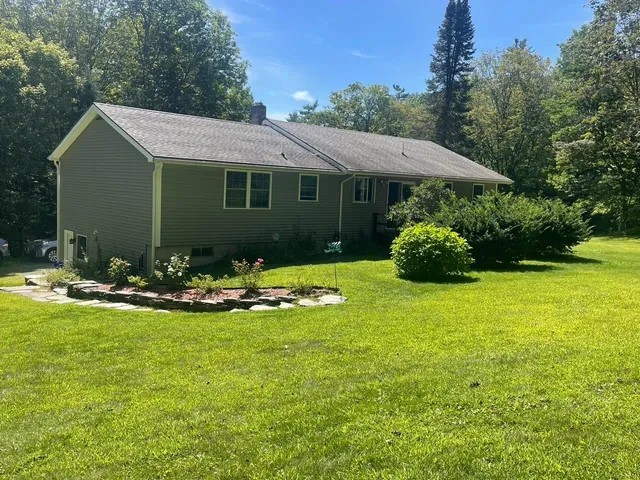 $525,000 | 561 Neal Road, Hartford, VT 05001