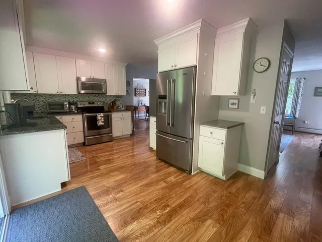 $525,000 | 561 Neal Road, Hartford, VT 05001