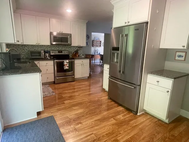 $525,000 | 561 Neal Road, Hartford, VT 05001