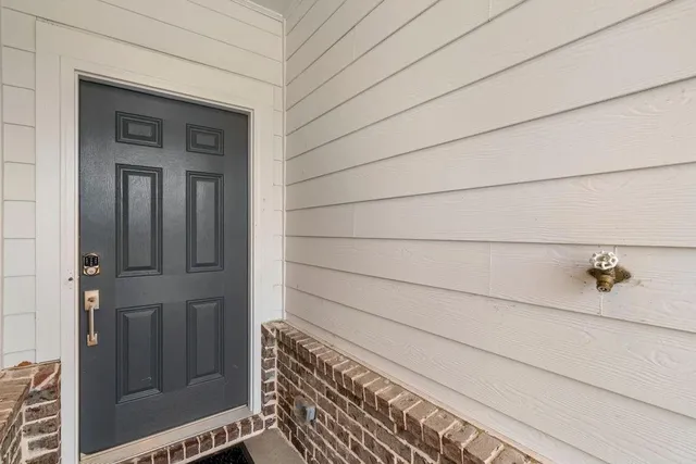 $2,500 | 420 Point Place Drive, Loganville, GA 30052