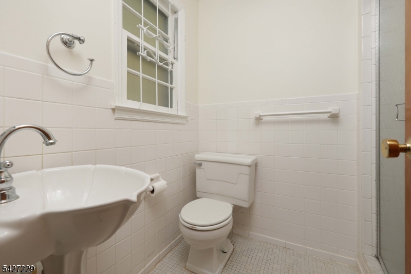 76 Harrison Street Clark, NJ 07066 - Photo 16 of 28