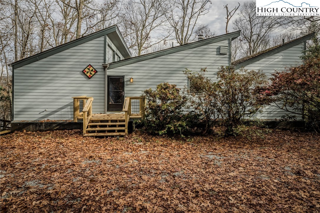 471 Lakeview Road Newland, NC 28657 - Photo 1 of 50 Gallery Image 1