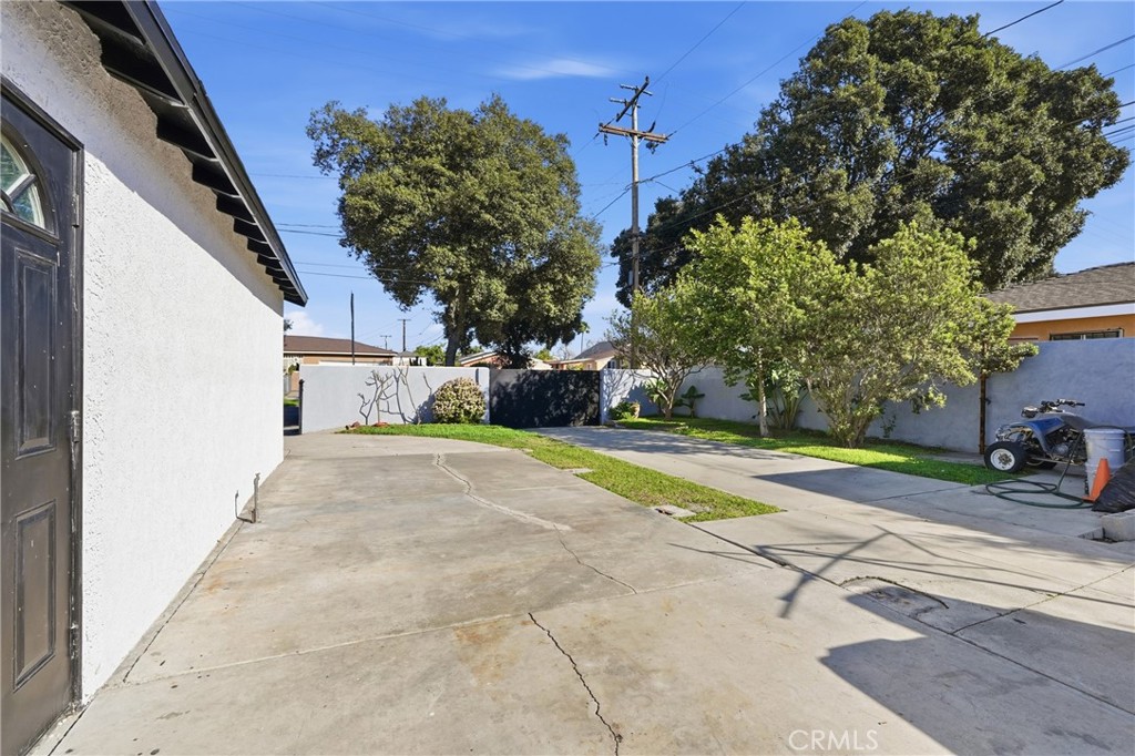 2101 South Hickory Street Santa Ana, CA 92707 - Photo 35 of 44 a view of street along with trees