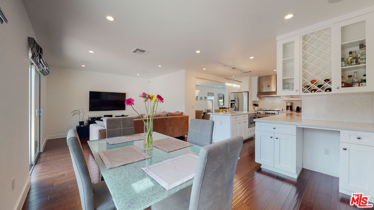 1848 Virginia Road Los Angeles, CA 90019 - Photo 17 of 39 a view of kitchen with breakfast area