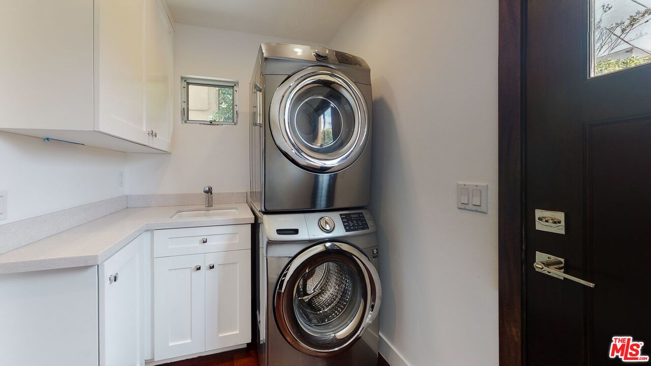 1848 Virginia Road Los Angeles, CA 90019 - Photo 34 of 39 a utility room with dryer and washer