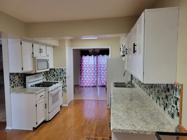 $385,000 | 483 Rustic Drive, Wheeling, IL 60090