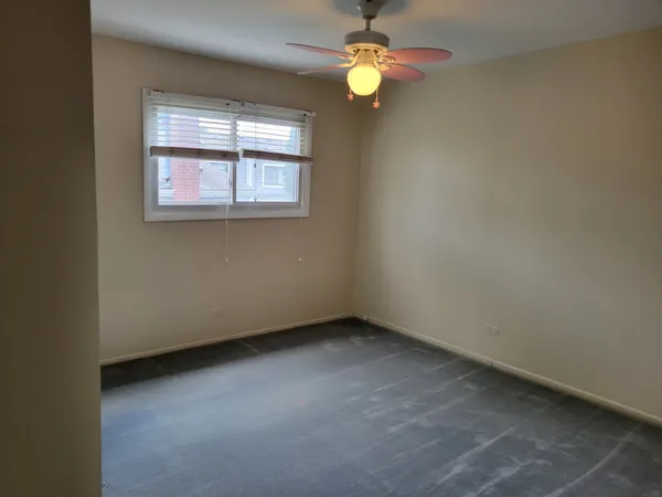 $385,000 | 483 Rustic Drive, Wheeling, IL 60090