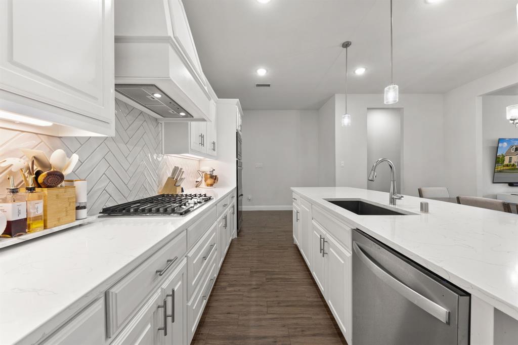 8808 Royal Star Road Rowlett, TX 75089 - Photo 20 of 40 a large kitchen with a stove and a sink