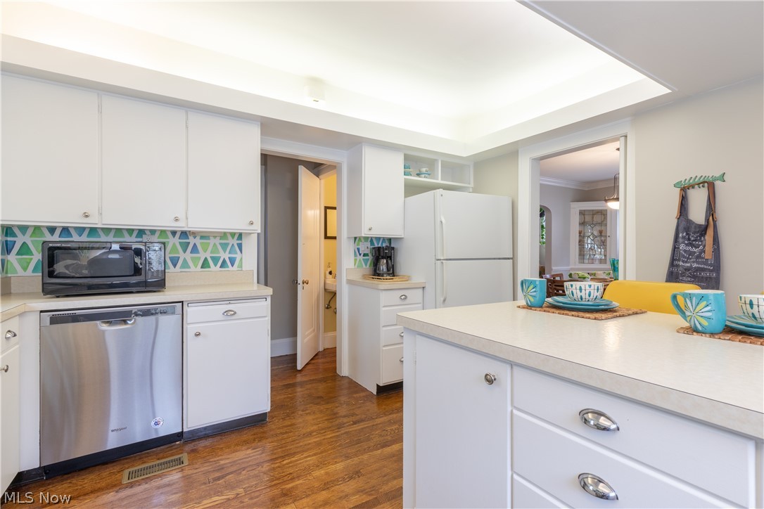 3840 Kirkwood Road Cleveland, OH 44121 - Photo 4 of 31