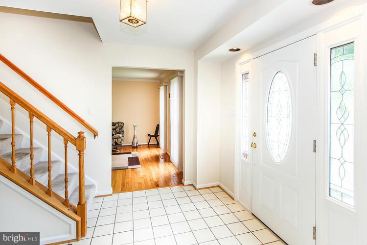 8611 Aqueduct Road Potomac, MD 20854 - Photo 2 of 30 Interior (General)