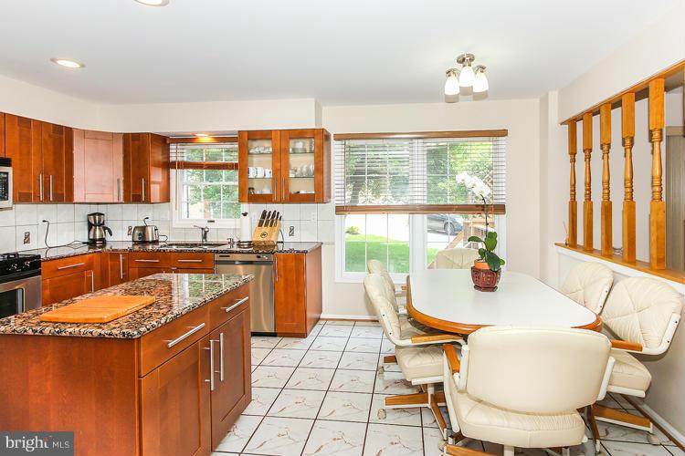 8611 Aqueduct Road Potomac, MD 20854 - Photo 12 of 30 Kitchen