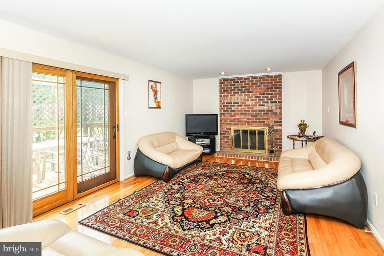 8611 Aqueduct Road Potomac, MD 20854 - Photo 13 of 30 Family Room