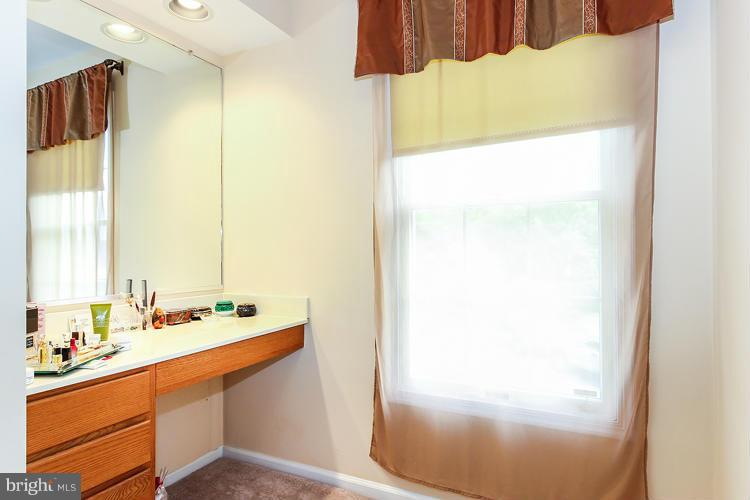 8611 Aqueduct Road Potomac, MD 20854 - Photo 16 of 30 Bath (Master)