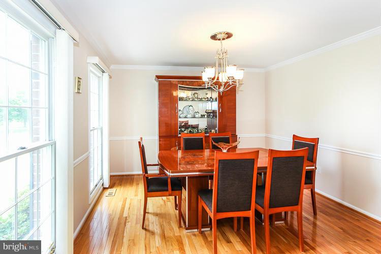 8611 Aqueduct Road Potomac, MD 20854 - Photo 3 of 30 Dining Room