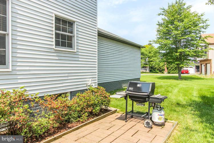 8611 Aqueduct Road Potomac, MD 20854 - Photo 29 of 30 Exterior (Rear)