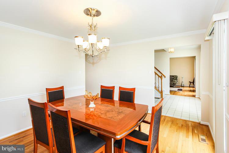 8611 Aqueduct Road Potomac, MD 20854 - Photo 4 of 30 Dining Room
