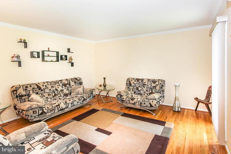 8611 Aqueduct Road Potomac, MD 20854 - Photo 5 of 30 Dining Room