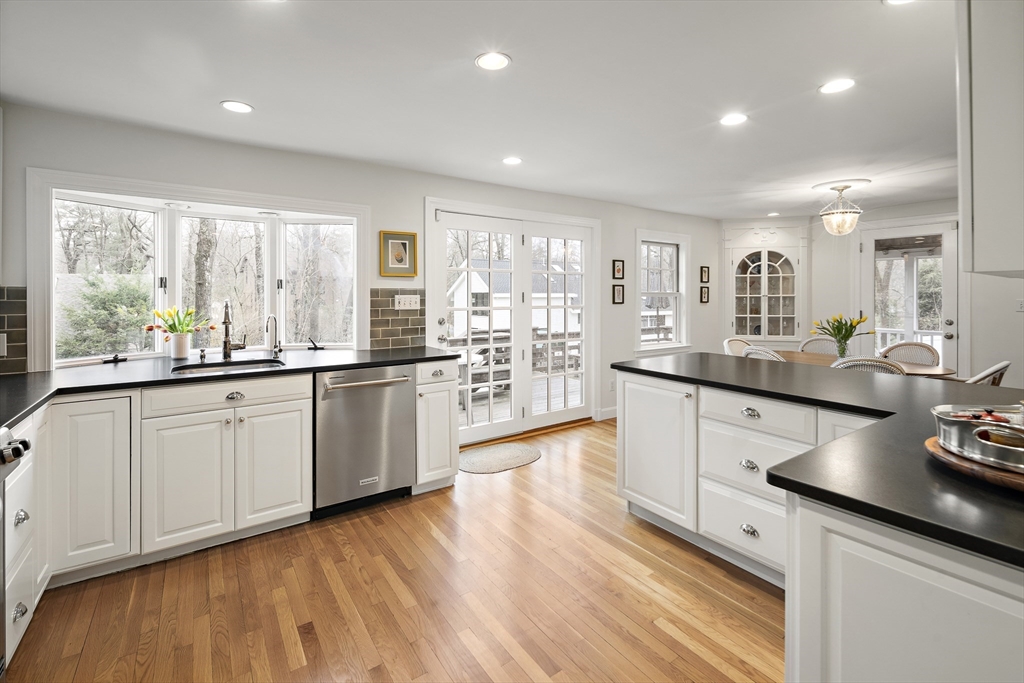 96 Glen Road Wellesley, MA 02481 - Photo 12 of 41