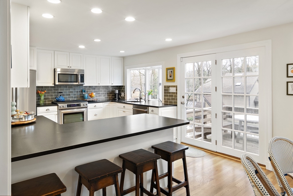 96 Glen Road Wellesley, MA 02481 - Photo 10 of 41