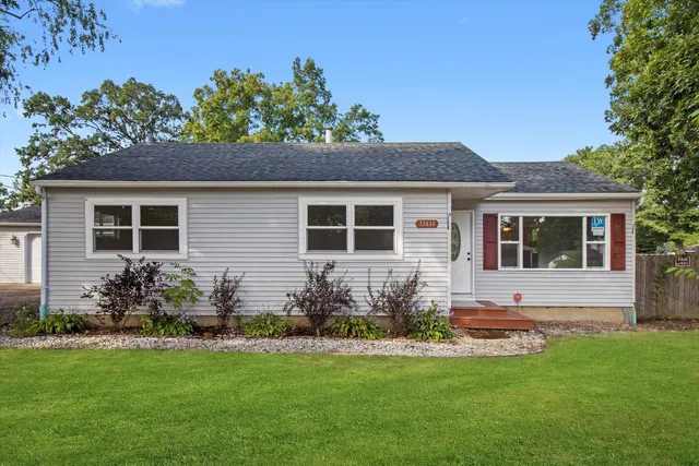 $344,900 | 33448 North Greentree Road, Grayslake, IL 60030