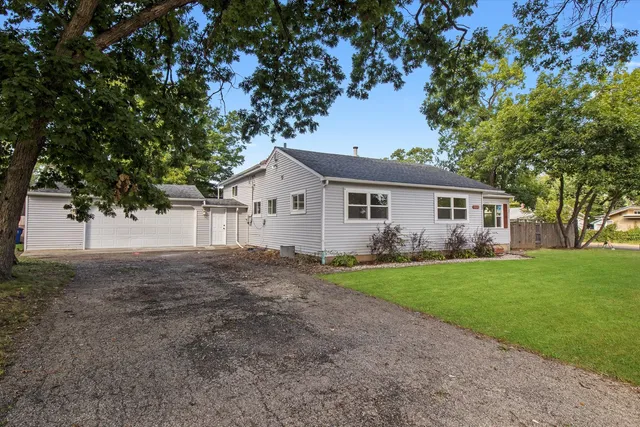 $344,900 | 33448 North Greentree Road, Grayslake, IL 60030