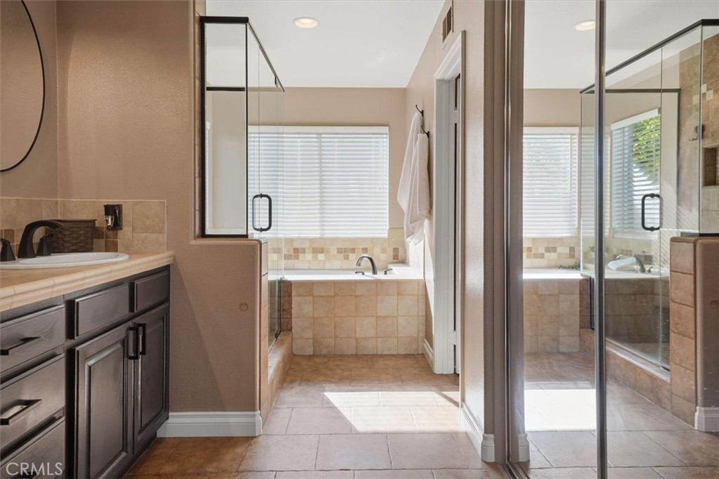 29053 Raintree Lane Saugus, CA 91390 - Photo 24 of 36