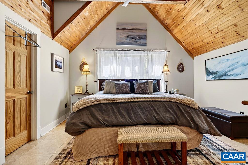 952 Blue Ridge Drive Roseland, VA 22967 - Photo 32 of 51 Master king suite