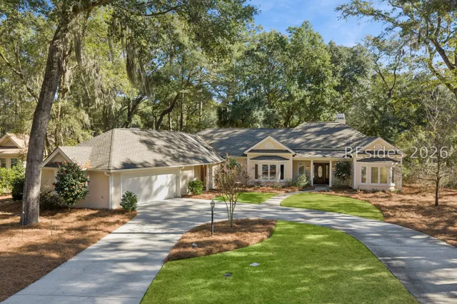 $869,000 | 8 Oketee Court, Hilton Head Island, SC 29926