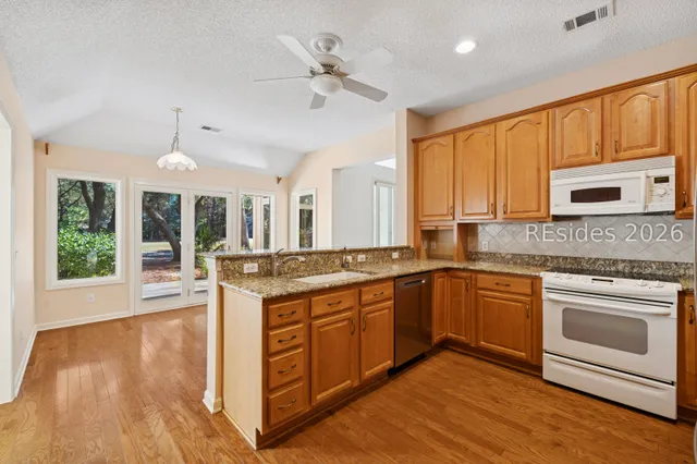 $869,000 | 8 Oketee Court, Hilton Head Island, SC 29926