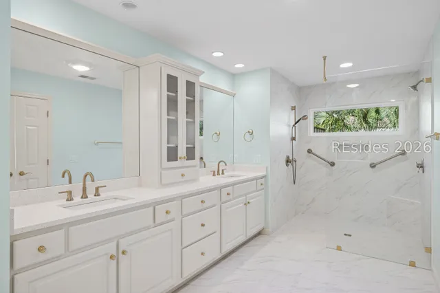 $869,000 | 8 Oketee Court, Hilton Head Island, SC 29926