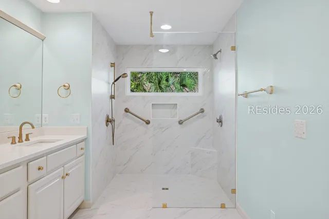 $869,000 | 8 Oketee Court, Hilton Head Island, SC 29926