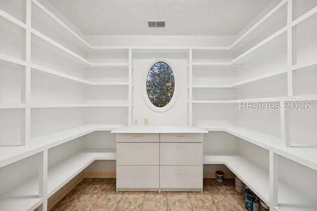 $869,000 | 8 Oketee Court, Hilton Head Island, SC 29926