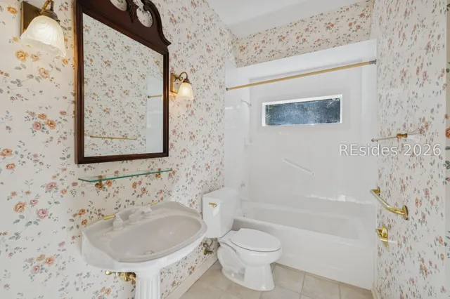 $869,000 | 8 Oketee Court, Hilton Head Island, SC 29926