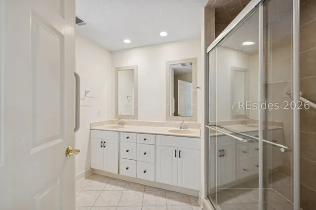 $869,000 | 8 Oketee Court, Hilton Head Island, SC 29926