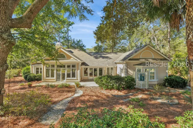 $869,000 | 8 Oketee Court, Hilton Head Island, SC 29926