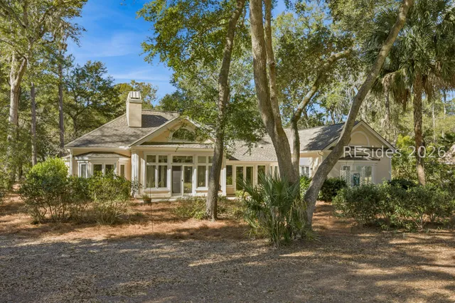 $869,000 | 8 Oketee Court, Hilton Head Island, SC 29926
