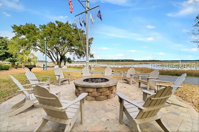 $869,000 | 8 Oketee Court, Hilton Head Island, SC 29926