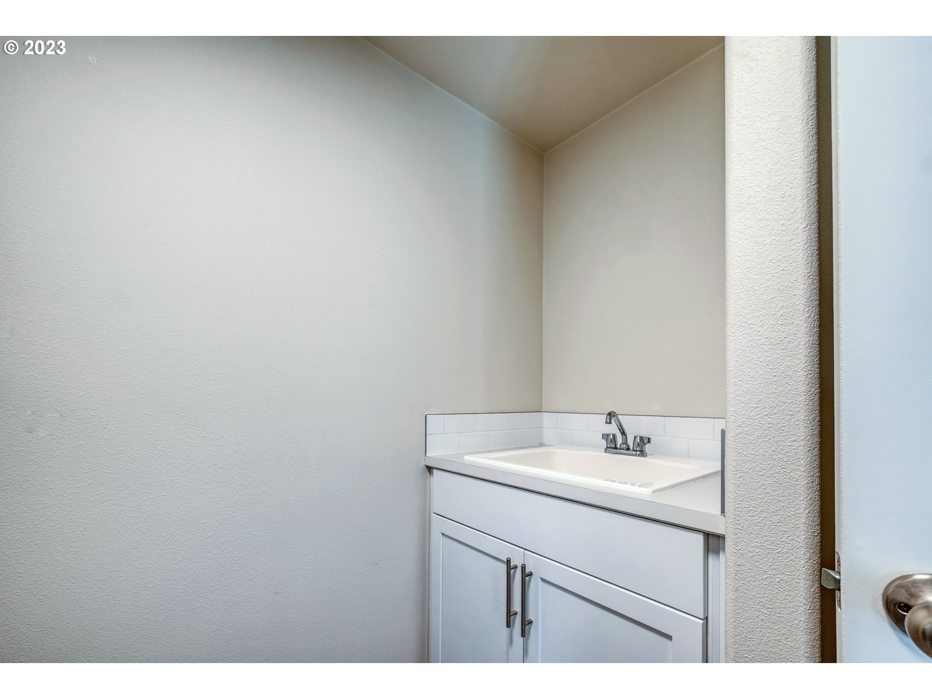 1057 Laura Street Springfield, OR 97477 - Photo 18 of 39 a bathroom with a sink and a mirror