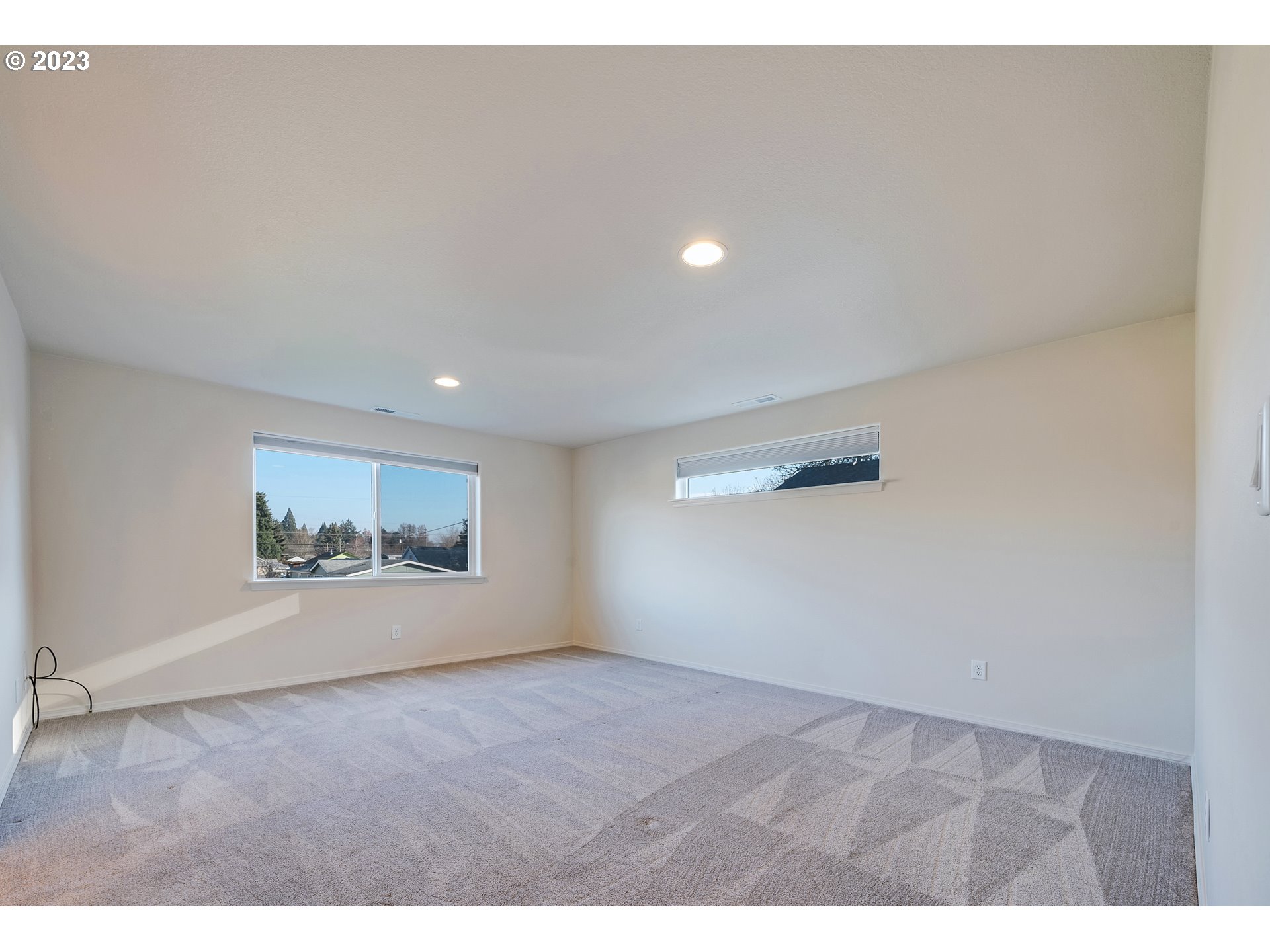 1057 Laura Street Springfield, OR 97477 - Photo 19 of 39 a view of an empty room with window
