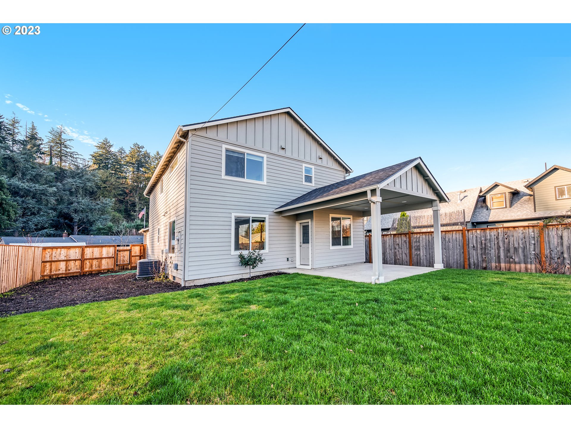 1057 Laura Street Springfield, OR 97477 - Photo 29 of 39 a front view of house with yard and green space