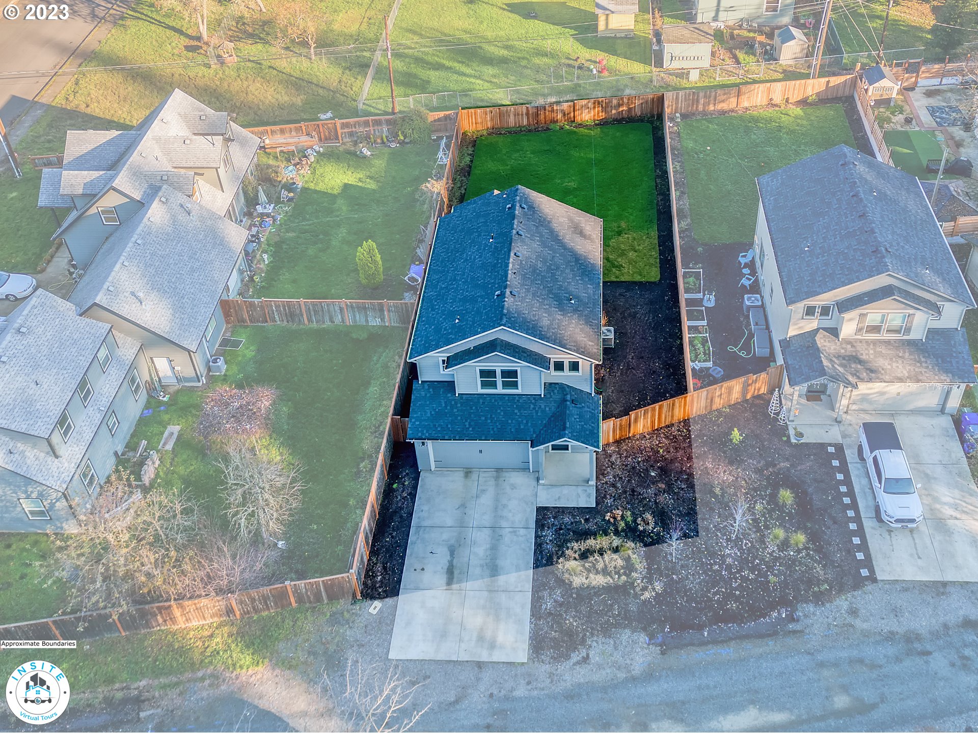 1057 Laura Street Springfield, OR 97477 - Photo 30 of 39 an aerial view of a house with a yard