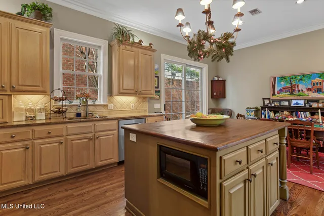 $669,000 | 450 St Andrews Drive, Jackson, MS 39211