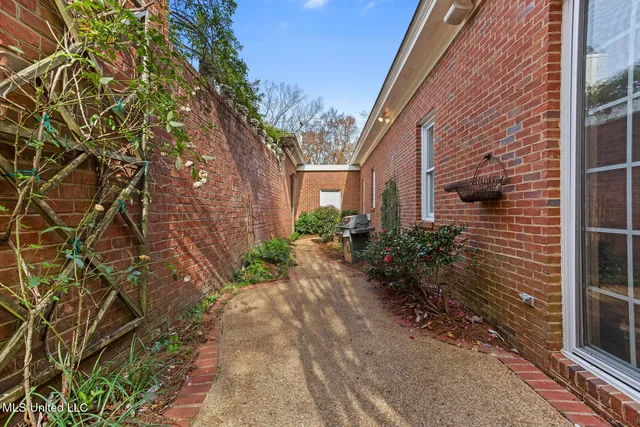 $669,000 | 450 St Andrews Drive, Jackson, MS 39211